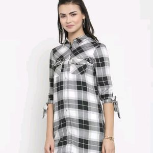 Latin Quarters White Checks Dress