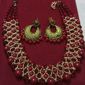 combo of 1neckpiece with ear rings nd 1 single nec