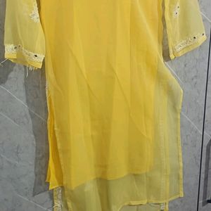 Lucknowi Chickenkari Kurta With Inner