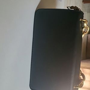 Black Handbag With Sling