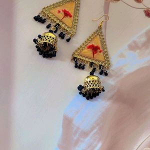 Red  Floral Triangle RESiN Jhumkaa