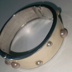 Unique Pearl Bracelet