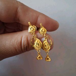 Beautiful New Earrings Gold