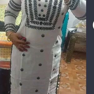 Very Prity White Kurti