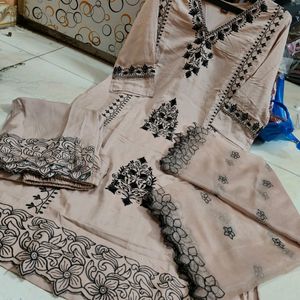 Pakistani Suit Set With Organza Dupatta