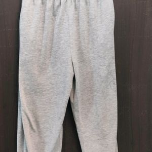 baggy sweatpants