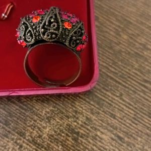 ANTIQUE RING