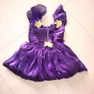 A beautiful baloon frock for Girl