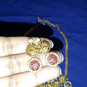 Beautiful Kempu And Pearl Neck Set