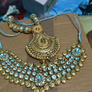 Beautiful Nacklace & Earnings And Magtika