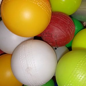 COLOURFUL PLASTIC BALLS