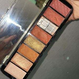 Makeup Revolution Soft Radiance Eyeshadow Pallete