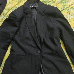 Price Drop: Trendy Zara Black Blazer!!! Hardly Use