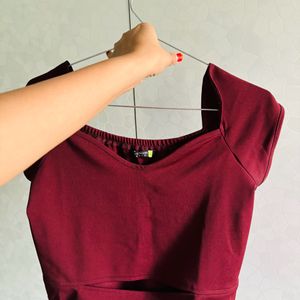 maroon crop top