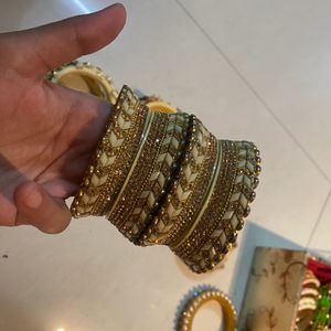 Set Of 4 Side Bangles