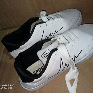 Boys sports shoes