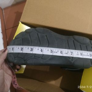 Oofoam Crocs  Size 6