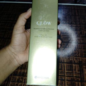 Myglamm Iridescent Illuminating Body Lotion