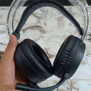 BRAND NEW READGEAR GAMING RGB HEADPHONE WITH BOX