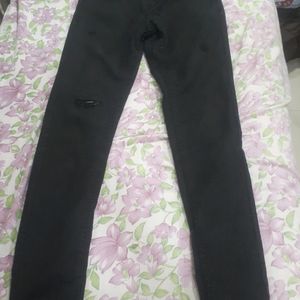 Skinny Pant Black Color