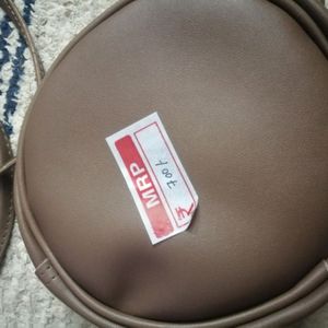 iva round sling bag