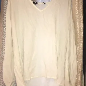 off-white bit oversized Top.has Buttons On Sleeves