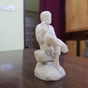 Sai baba sculpture