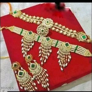 Choker and Earrings With Combo mathapatti,mangtika