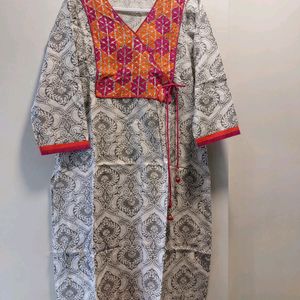 Grey White Cotton Kurta With Threadwork