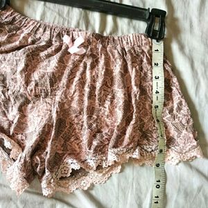 Beautiful Short With Nice Lace Detailing