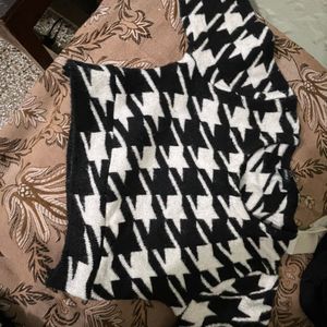 Forever 21 Black N White Sweater