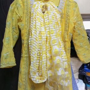 kurti with dupatta