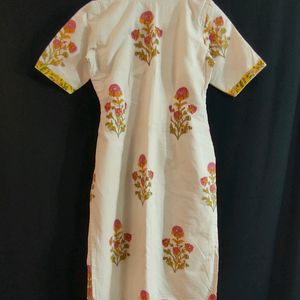 Women's white Printed Kurti