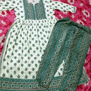 New/Unused Nayra Cut Kurti With Pant