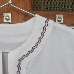 White Top With Beautiful Neckline - M/L