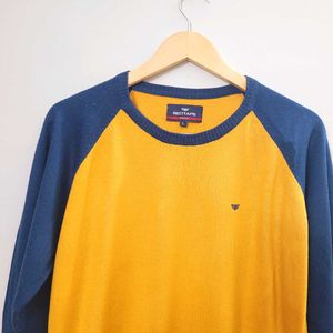 Levis Jeans And Mustard Pullover