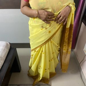 Saree With Unstitched Blouse Piece