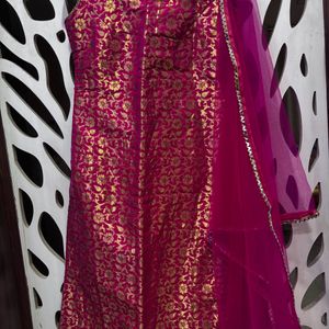 Inddus Women Pink And Gold Toned Woven Kurta