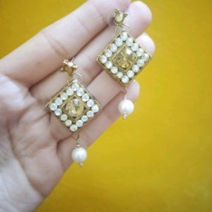 Jwellery Set With Matching Light Weight Earrings