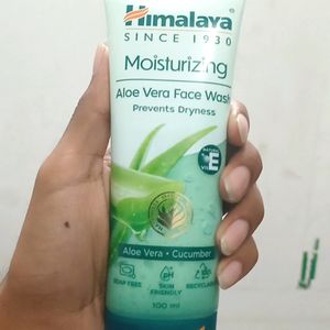 Brand new Himalaya Moisturizing Facewash
