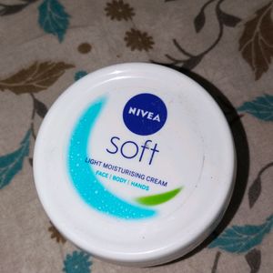 Nivea Soft Moisturizer Cream