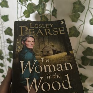 Woman in the woods - Lesley Pearse (Fiction book)