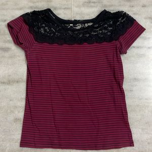 Pretty Ladies Top With Lace Detail