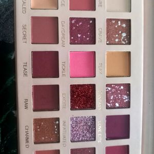 New Eyeshadow Pallet For Girls Or Women