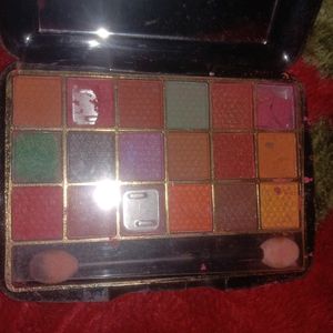 EYESHADOW PALETTE FOR PARTY MAKEUP 18 COLOURS