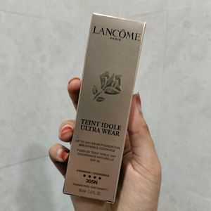 LANCOME Paris Ultra Wear Foundation.