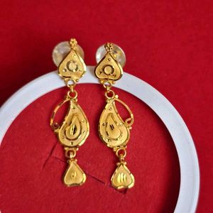 Beautiful New Earrings Gold