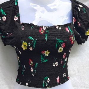 30T. CUTE BLACK CROP TOP