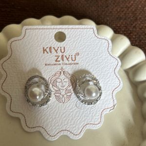 Silver stone studs