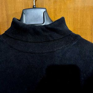 BLACK HIGH NECK SWEATER